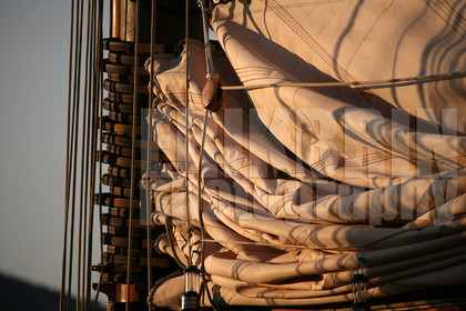 ref-20290-vieux-greement-voile-voilier-ancien-photo-de-bateau-mer.jpg