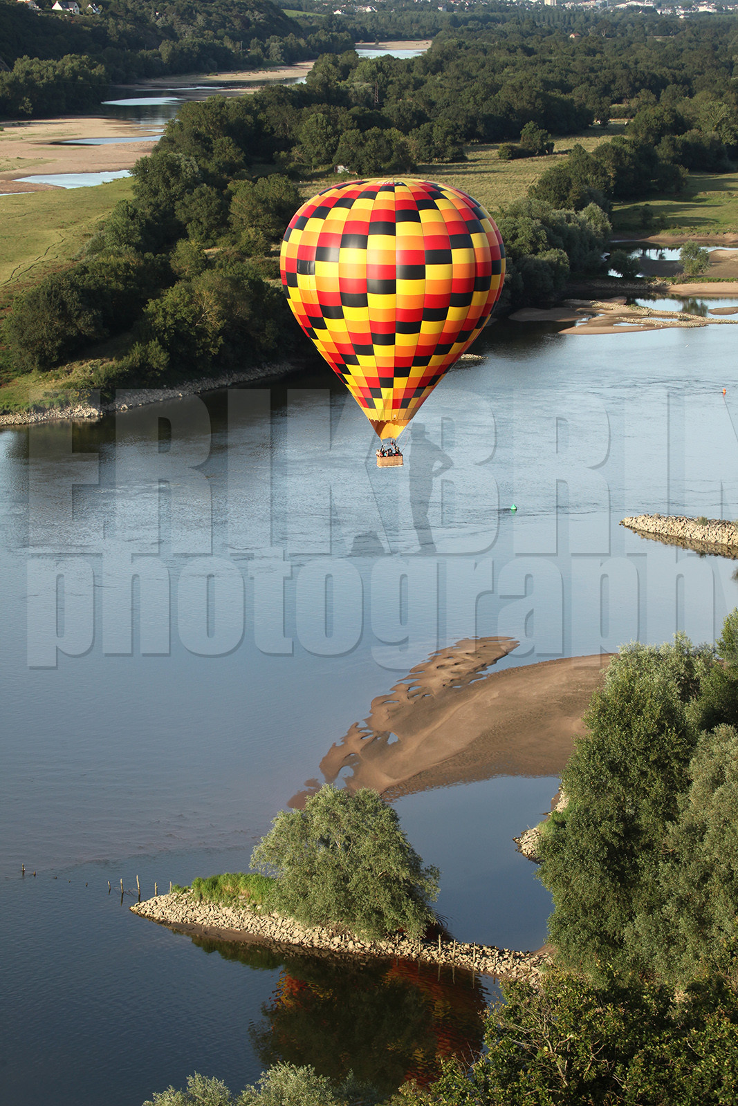 ref-1120-lo10-la-loire-mongolfiere-paysage-nature-photos-de-la-loire-photographe.jpg