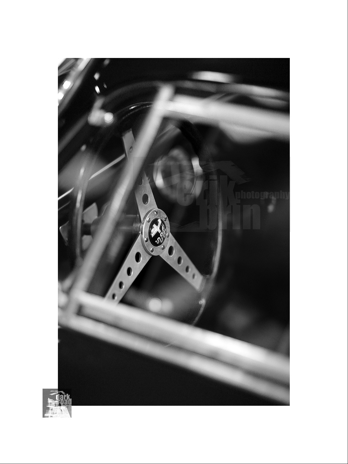 Voitures anciennes en noir et blanc