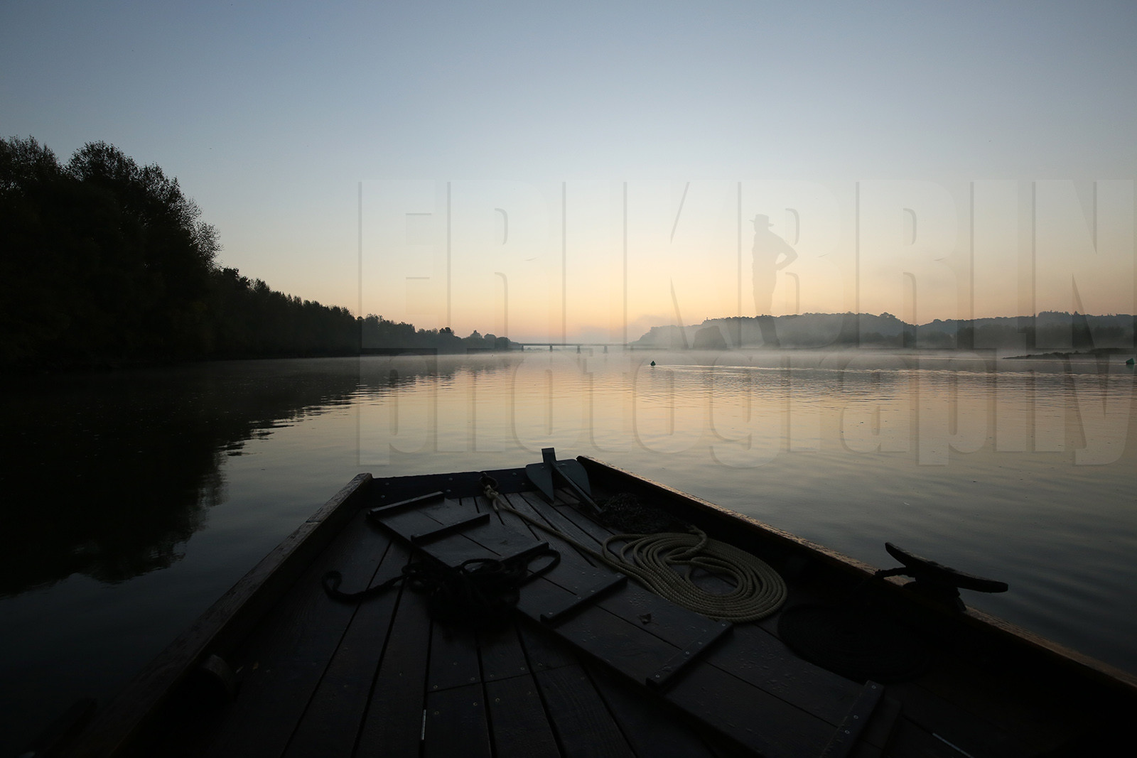 ref-1000-lo17-la-loire-photos-de-la-loire-brume-brouillard-paysage-bords-de-loire.jpg