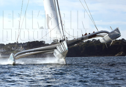 ref40020-tri2021-bateau-de-course-trimaran-voilier-voile-photo-de-bateau.jpg