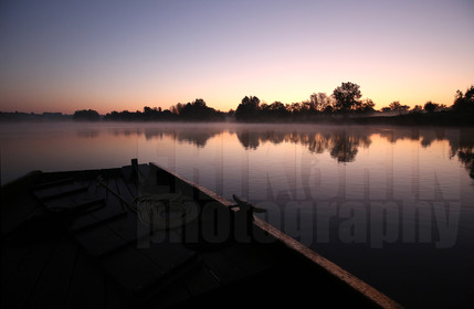 ref-1030-lo17-la-loire-photos-de-la-loire-brume-brouillard-paysage-bords-de-loire.jpg
