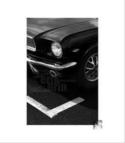 Voitures anciennes en noir et blanc