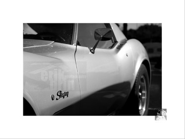 Voitures anciennes en noir et blanc