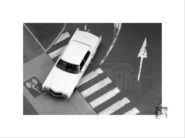 Voitures anciennes en noir et blanc