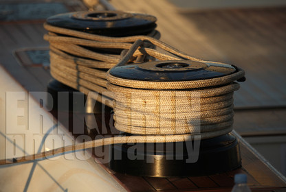 ref-20690-pont-de-bateau-winch-bateau-de-course-accastillage-photo-de-bateau.jpg