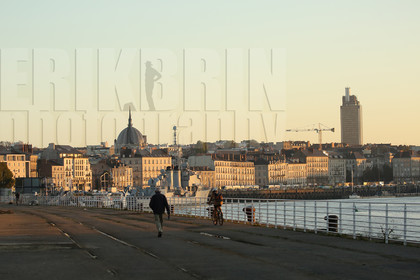 ref-5570-nantes-la-loire-photographe-a-nantes-loire-atlantique-quais-de-la-fosse.jpg