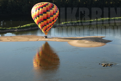 ref-1110-lo10-la-loire-mongolfiere-paysage-nature-photos-de-la-loire-photographe.jpg
