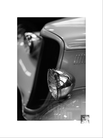 Voitures anciennes en noir et blanc