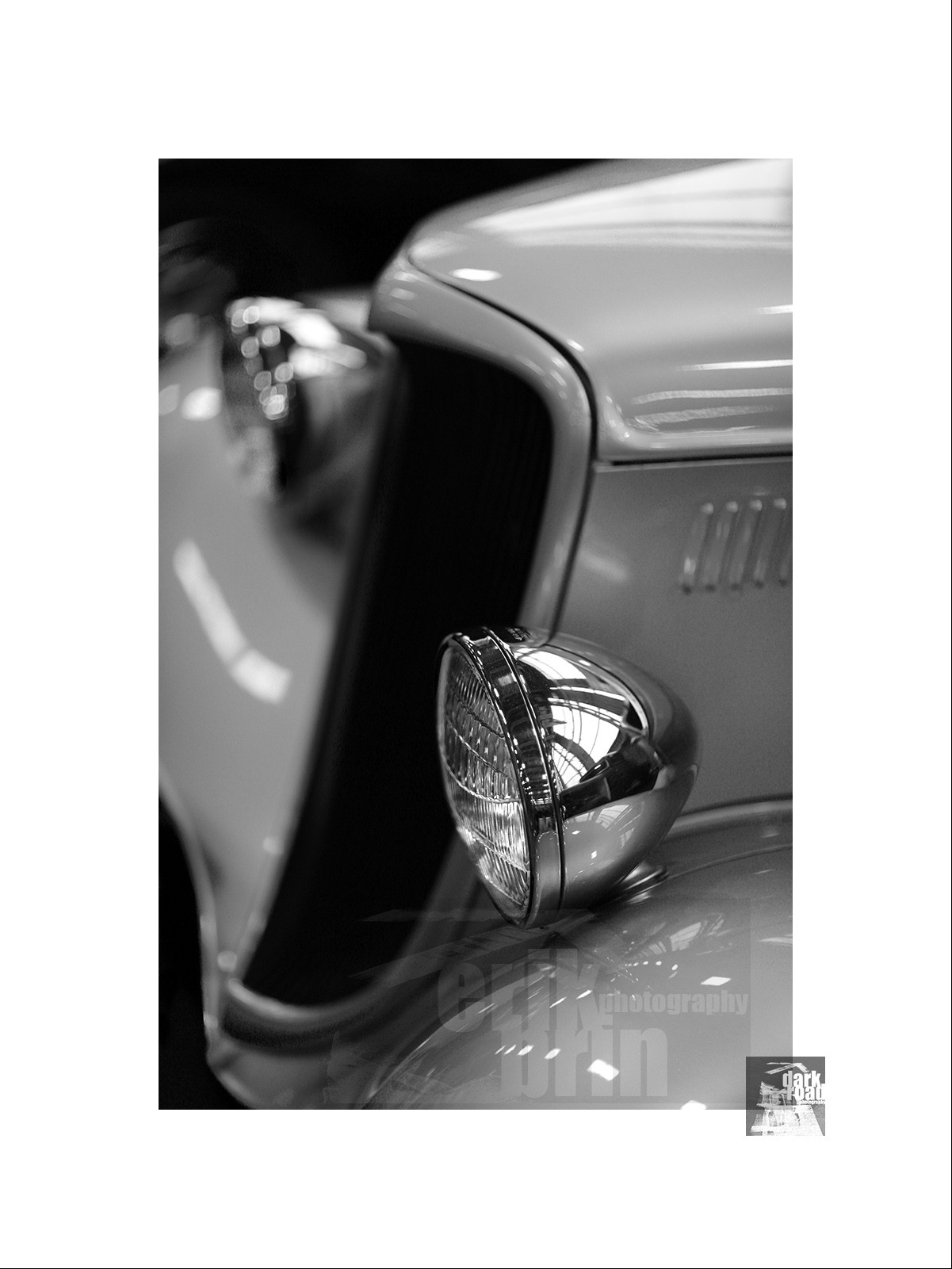 Voitures anciennes en noir et blanc