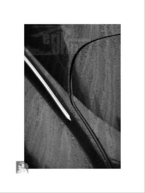 Voitures anciennes en noir et blanc