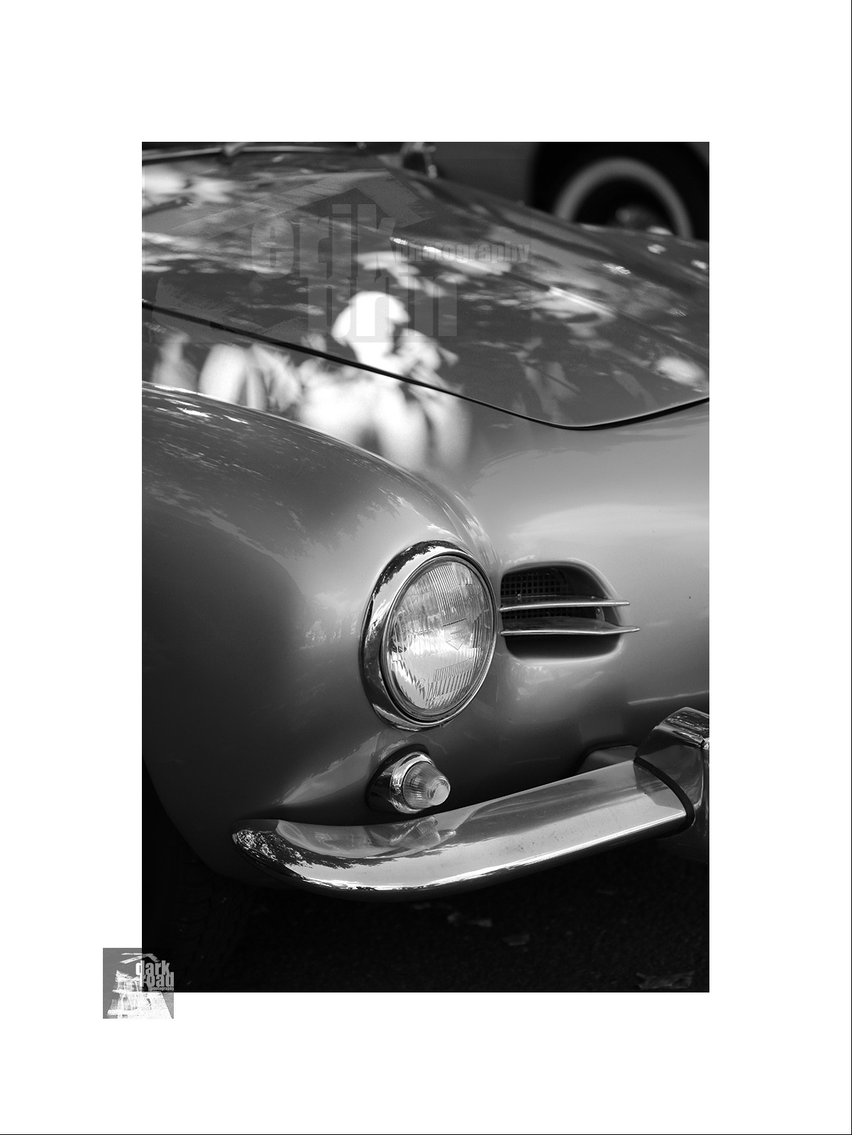 Voitures anciennes en noir et blanc