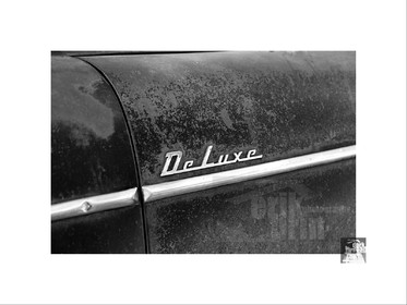 Voitures anciennes en noir et blanc