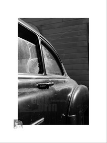 Voitures anciennes en noir et blanc