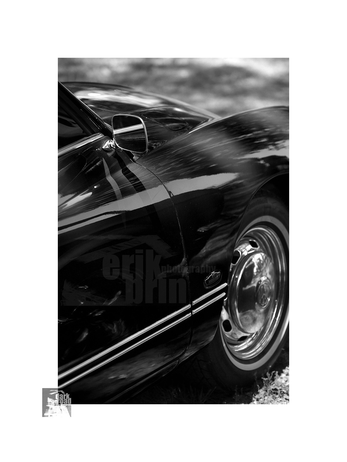 Voitures anciennes en noir et blanc